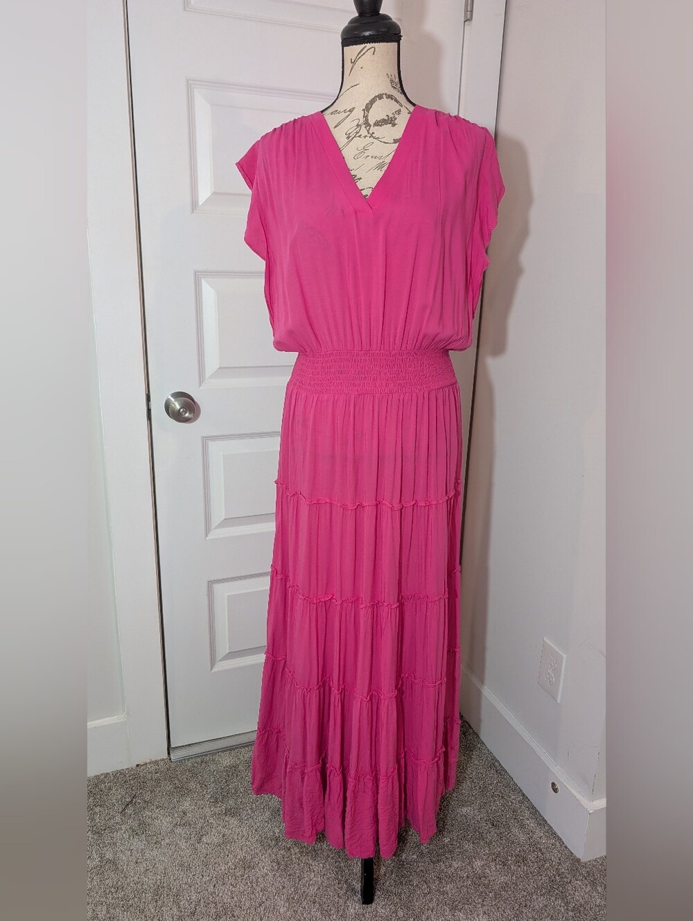 Vince Camuto Fuchsia V-Neck Tiered Maxi Dress Size L